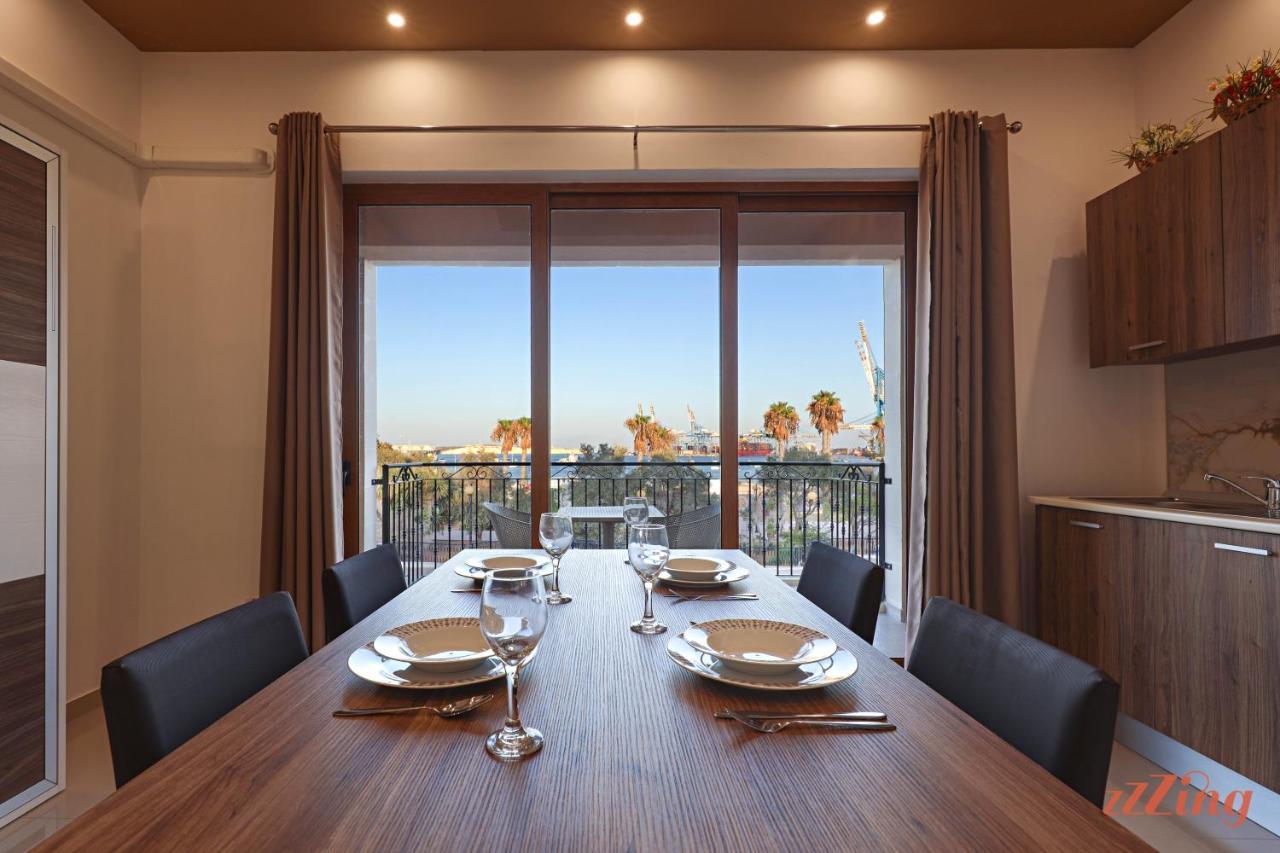 Luxurious Duplex Seafront Apt W Amazing Sea Views Birżebbuġa Екстериор снимка