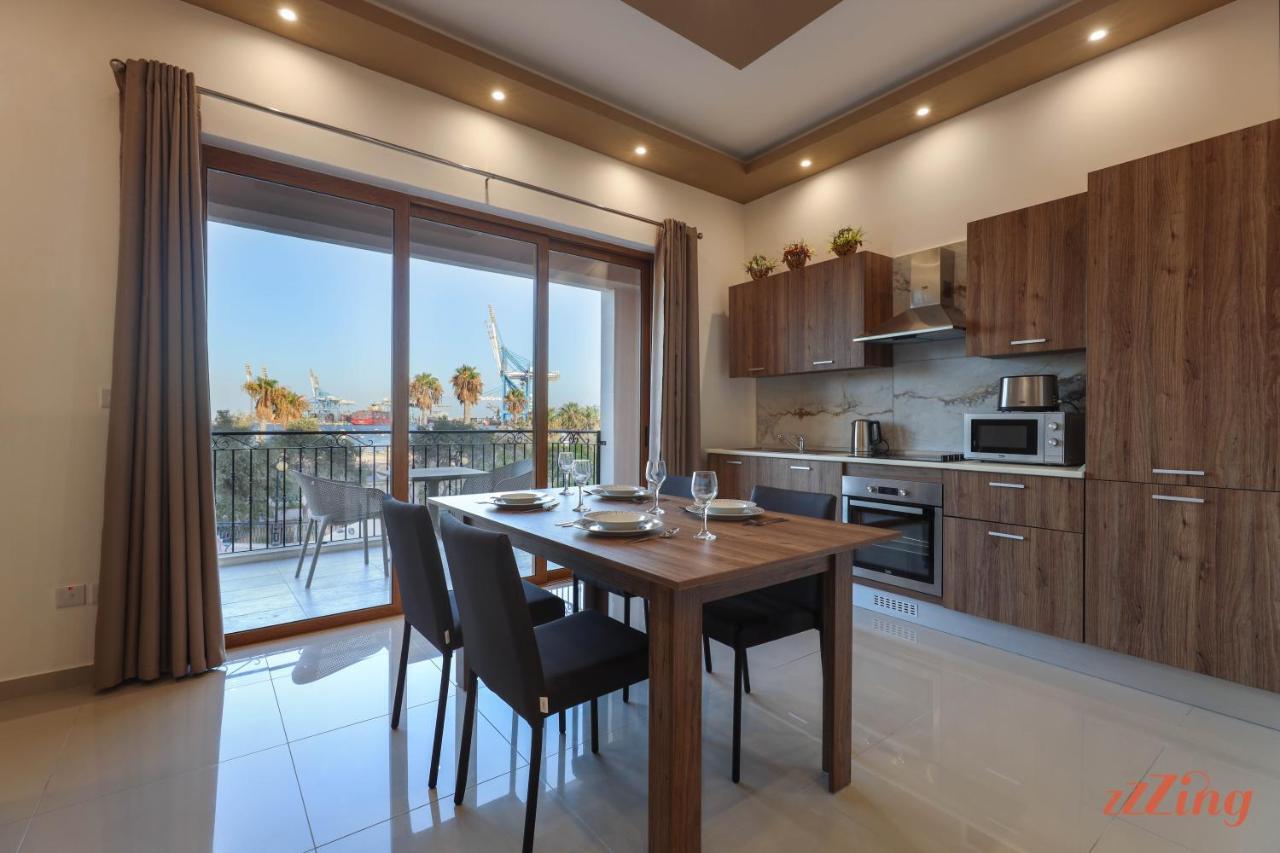 Luxurious Duplex Seafront Apt W Amazing Sea Views Birżebbuġa Екстериор снимка