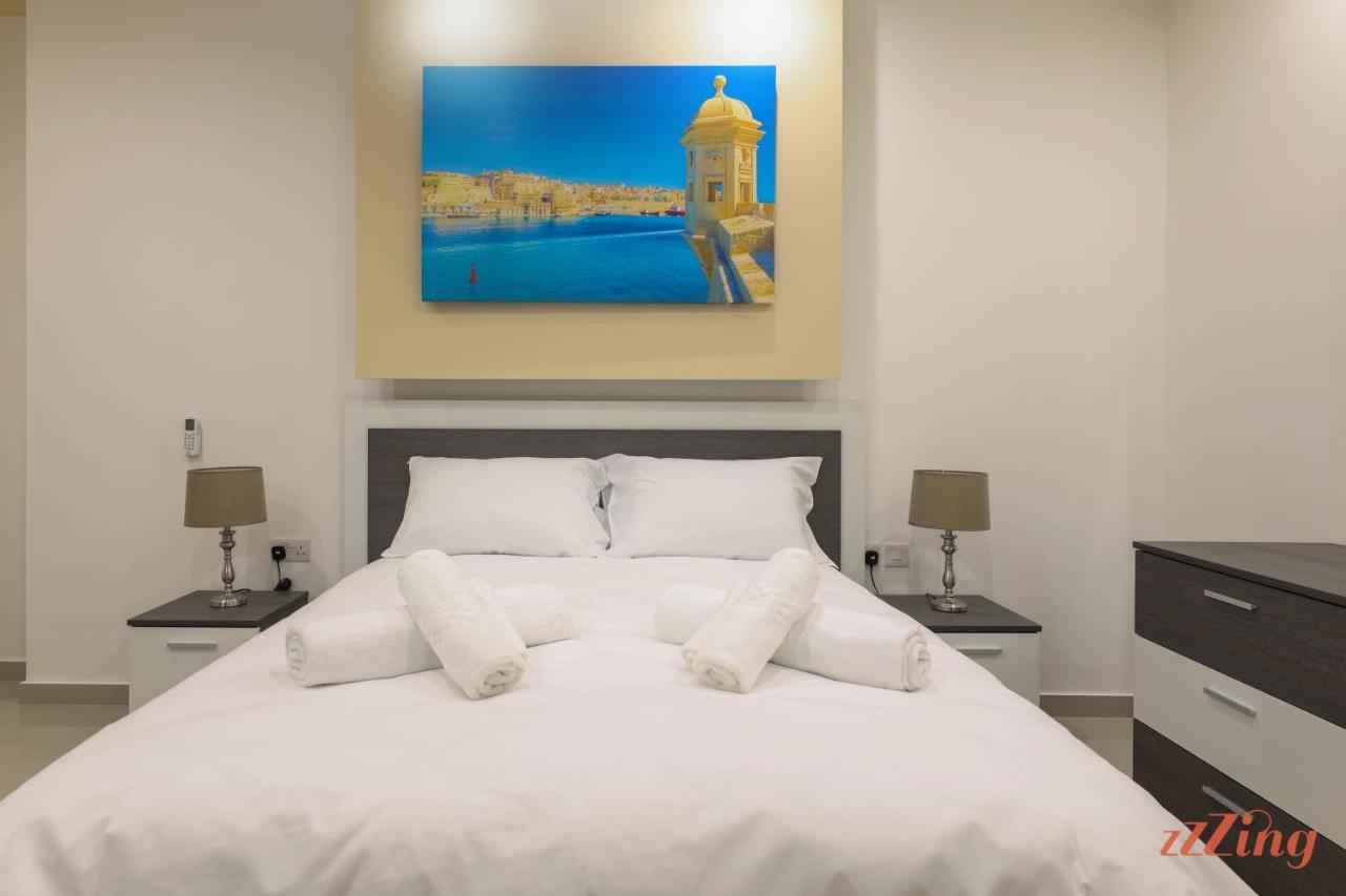 Luxurious Duplex Seafront Apt W Amazing Sea Views Birżebbuġa Екстериор снимка